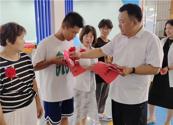 职工子女金榜题名奖学金发放仪式