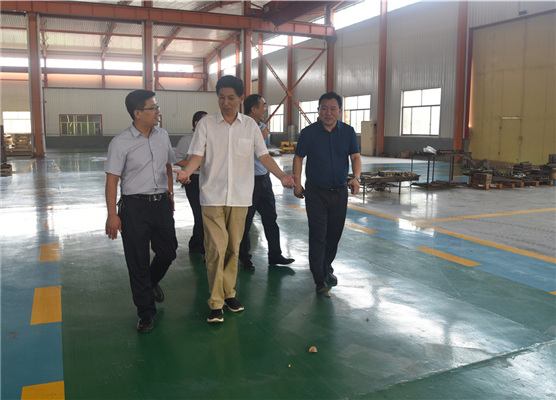 商务局局长到厂参观指导