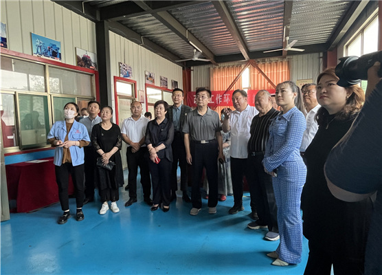 儒商研究会领导徐立全陪同到厂参观指导工作