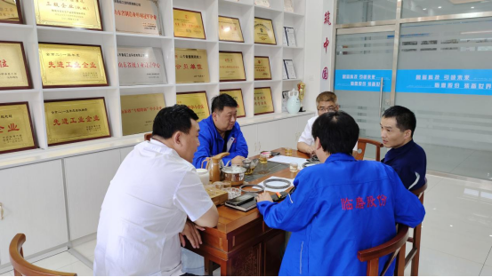 聊城客户来厂考察，董事长亲自陪同
