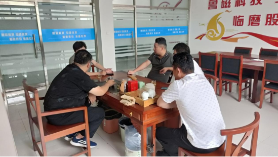 河南漯河客户到公司，看磨床实物