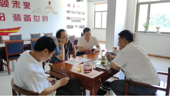 南阳客户到厂查看磨床，准备订购